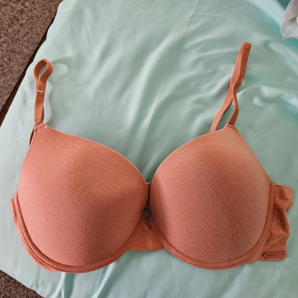 Danskin beautifully soft 36C T-shirt Bra - a Coral Rust color NWOT - never worn